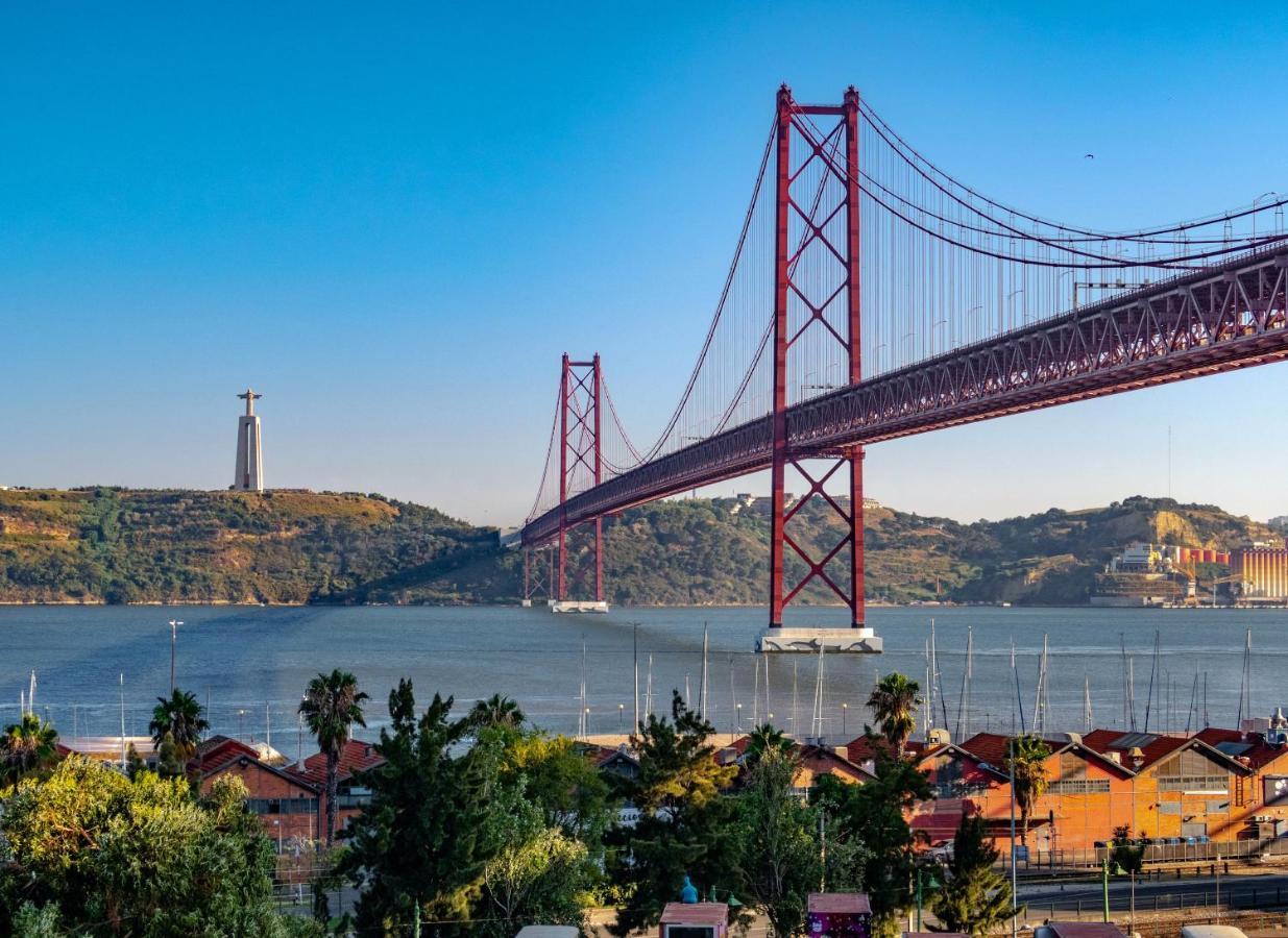 Estrela Modern Flat @ Infante Santo * Lisbon